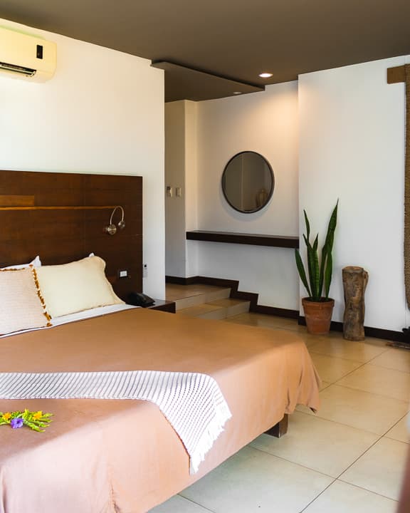 #4 Double Room – Partial Ocean View