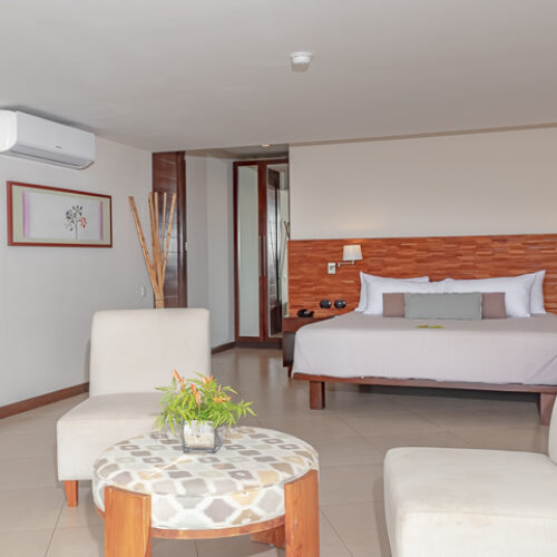 #16 King Deluxe Room Premium – Full Ocean View